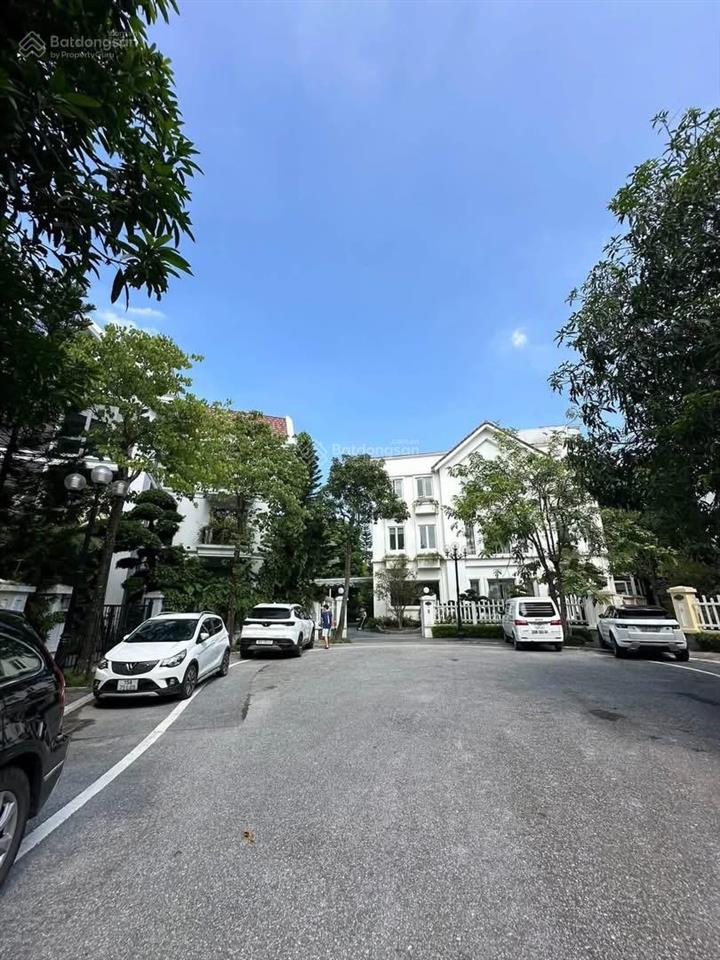 Vip vinhome riverside bằng lăng 500m view sônghồ quanhthang máy hầm nội thất luxury giá 295tỷ