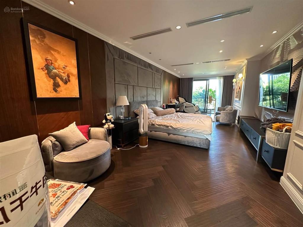 Vip vinhome riverside bằng lăng 500m view sônghồ quanhthang máy hầm nội thất luxury giá 295tỷ