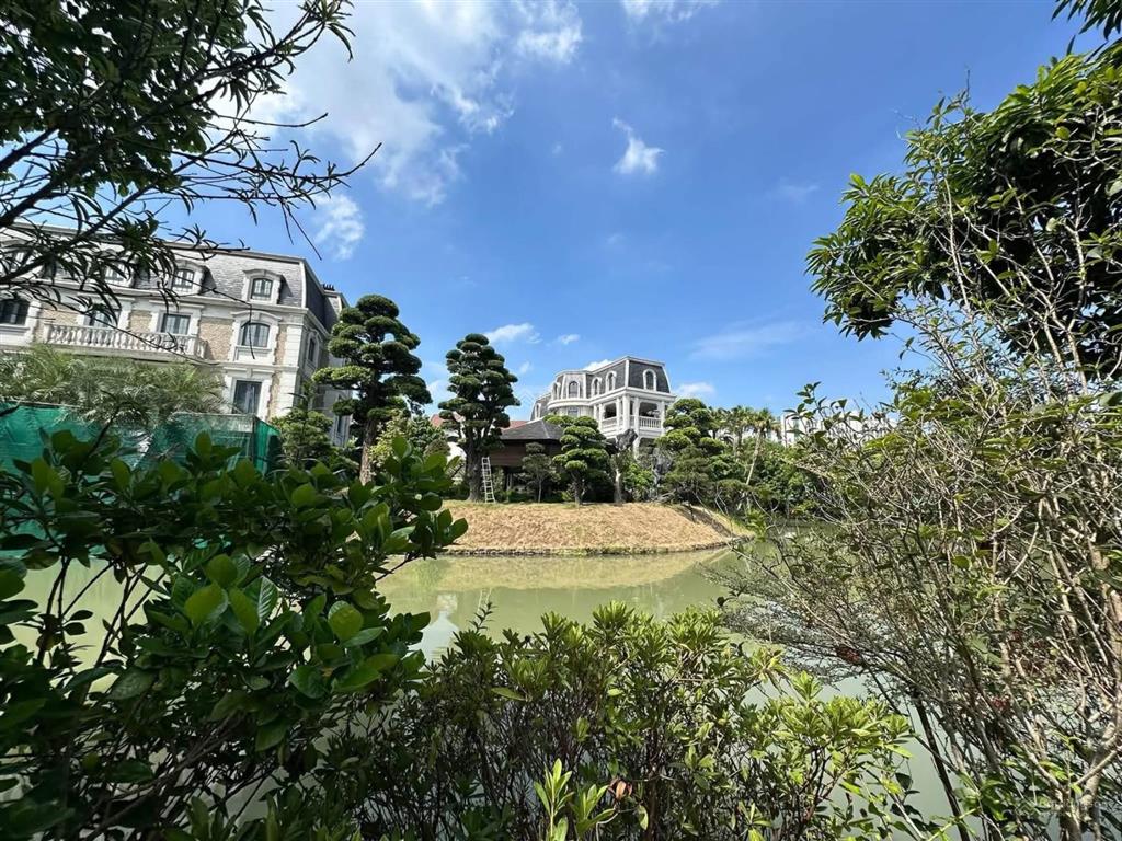 Vip vinhome riverside bằng lăng 500m view sônghồ quanhthang máy hầm nội thất luxury giá 295tỷ