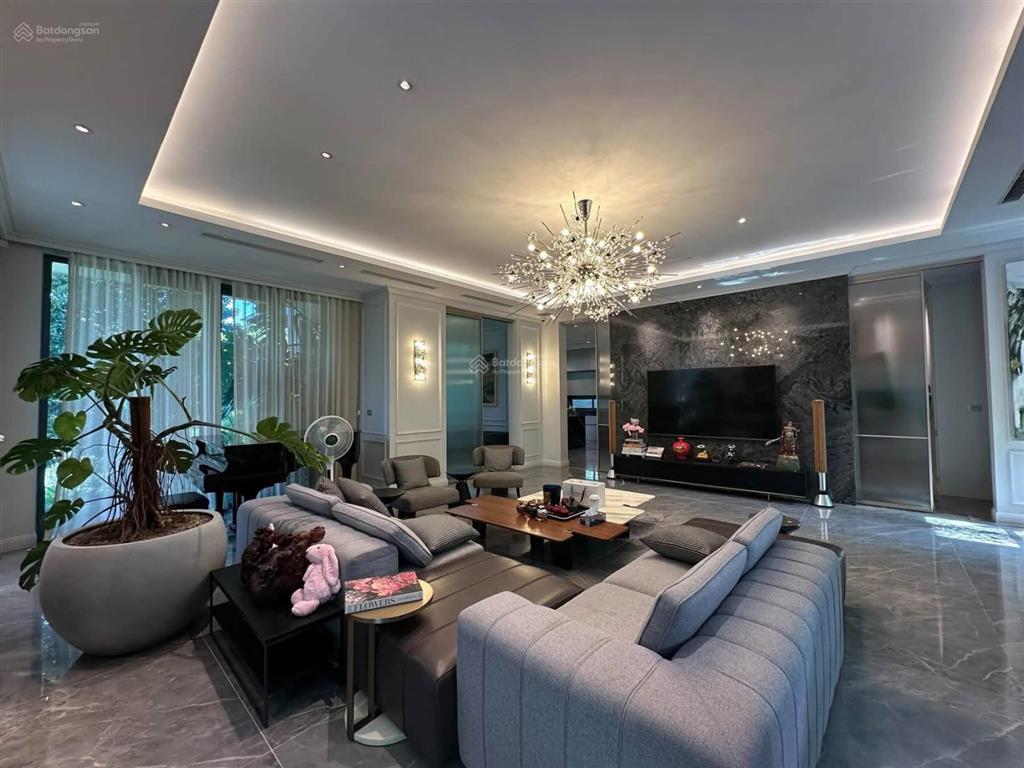 Vip vinhome riverside bằng lăng 500m view sônghồ quanhthang máy hầm nội thất luxury giá 295tỷ