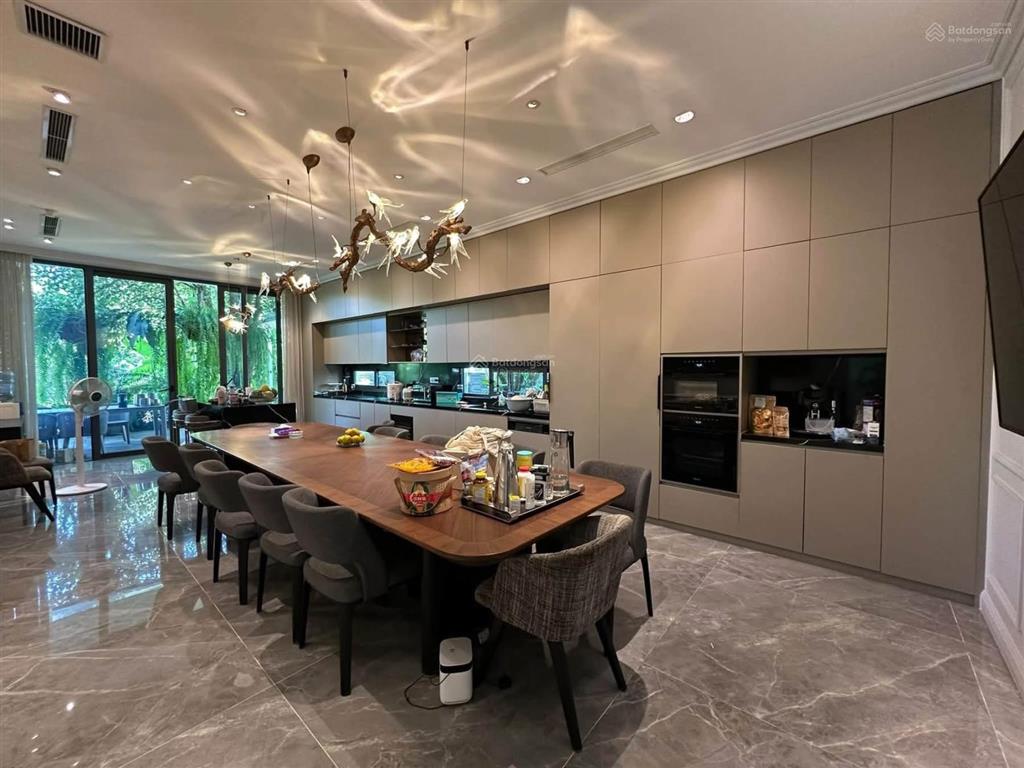 Vip vinhome riverside bằng lăng 500m view sônghồ quanhthang máy hầm nội thất luxury giá 295tỷ