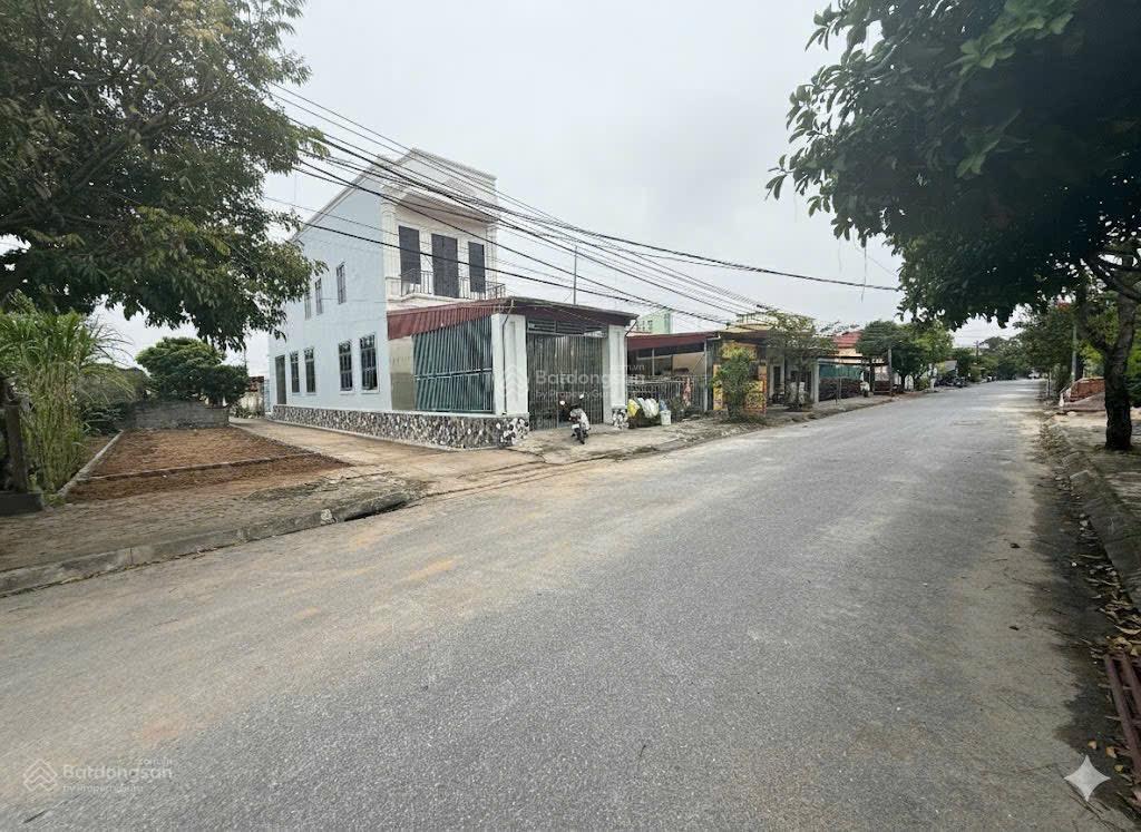 0975 897 *** bán lô đất thị trấn, diện tích 105m2, vỉa hè rộng, đường to 15m trục chính kinh doanh