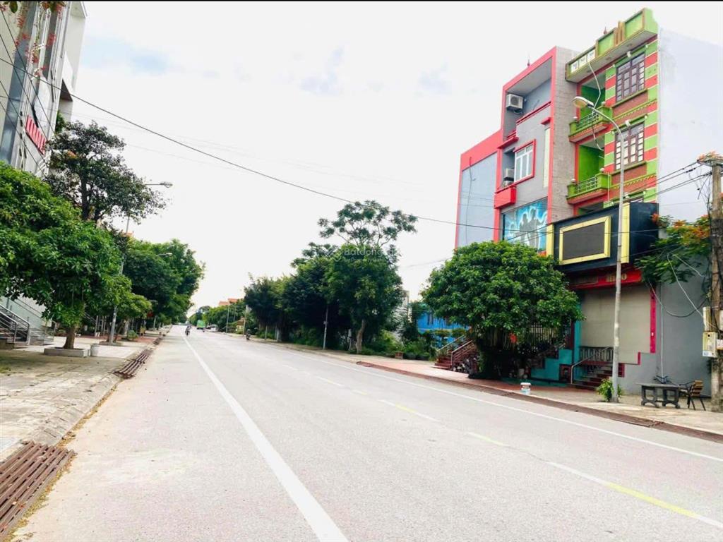 0833 938 *** bán lô đất đấu giá, 105m2, vỉa hè rộng, đường to 15m trục chính vốn chỉ 1.8 tỷ