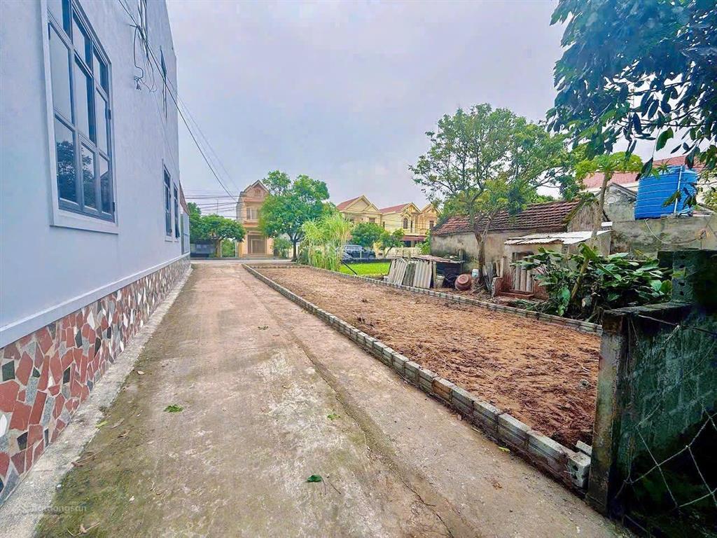 0833 938 *** bán lô đất đấu giá, 105m2, vỉa hè rộng, đường to 15m trục chính vốn chỉ 1.8 tỷ