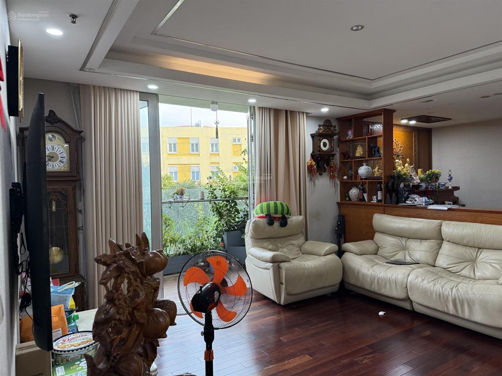 Bán căn hộ cao cấp saigon airport plaza sát sân bay, dt 156m2, 3 pn, 2 wc, lầu 3 hướng chính đn