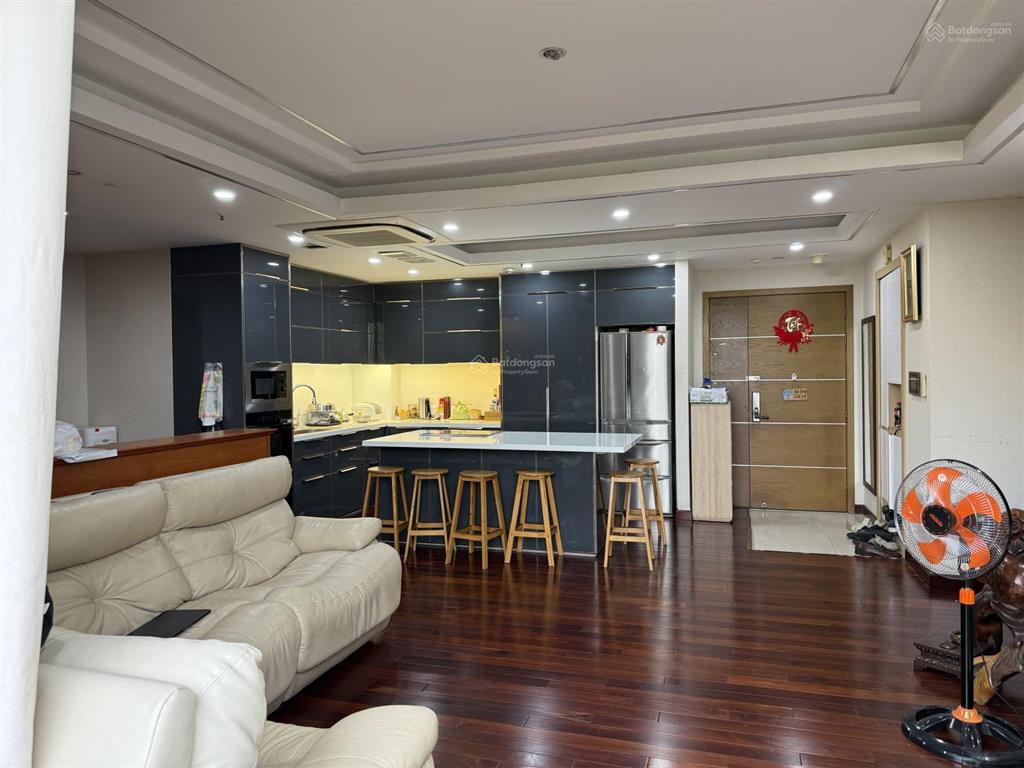 Bán căn hộ cao cấp saigon airport plaza sát sân bay, dt 156m2, 3 pn, 2 wc, lầu 3 hướng chính đn