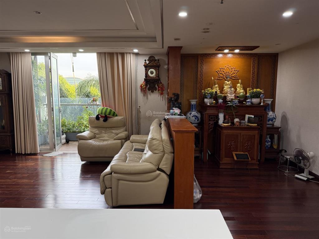 Bán căn hộ cao cấp saigon airport plaza sát sân bay, dt 156m2, 3 pn, 2 wc, lầu 3 hướng chính đn