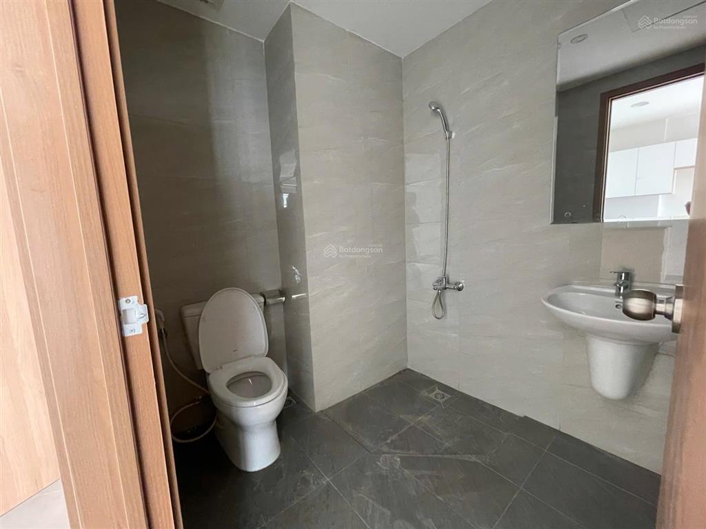 Bán gấp căn 1pn tặng full nội thất, bao hết thuế phí, sẵn hđ thuê legacy central free bơi, gym, cv