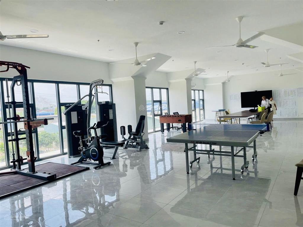 Bán gấp căn 1pn tặng full nội thất, bao hết thuế phí, sẵn hđ thuê legacy central free bơi, gym, cv