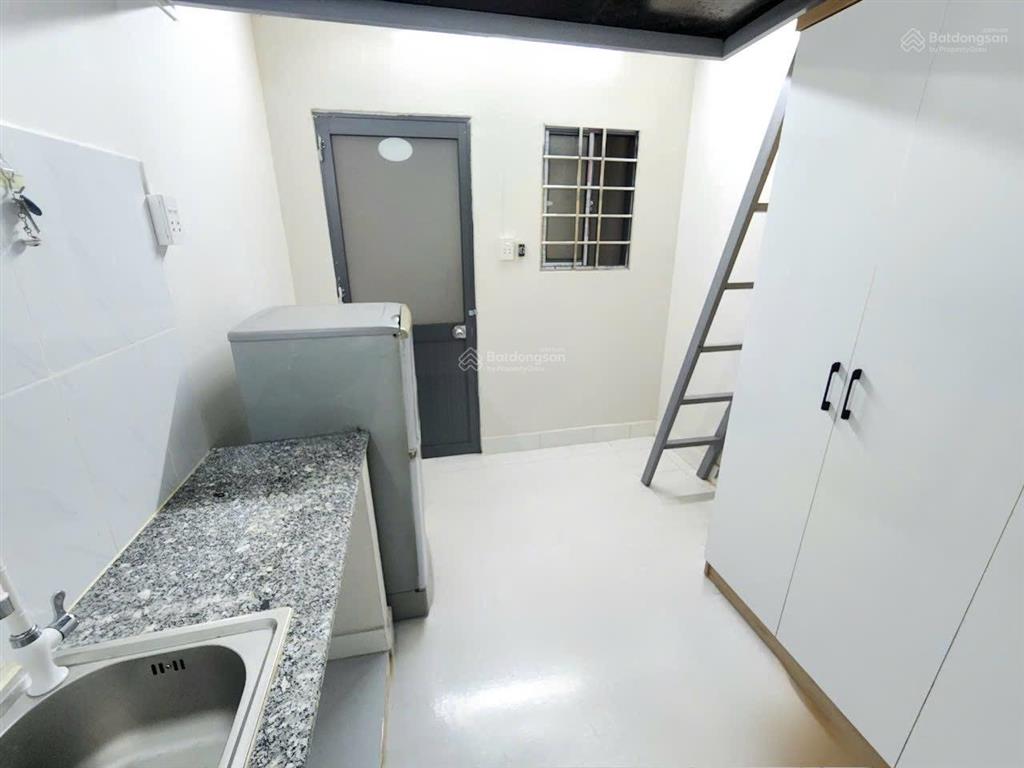 Cho thuê phòng trọ tại bùi đình túy, giá tốt chỉ với 3,3 triệu, 18m2