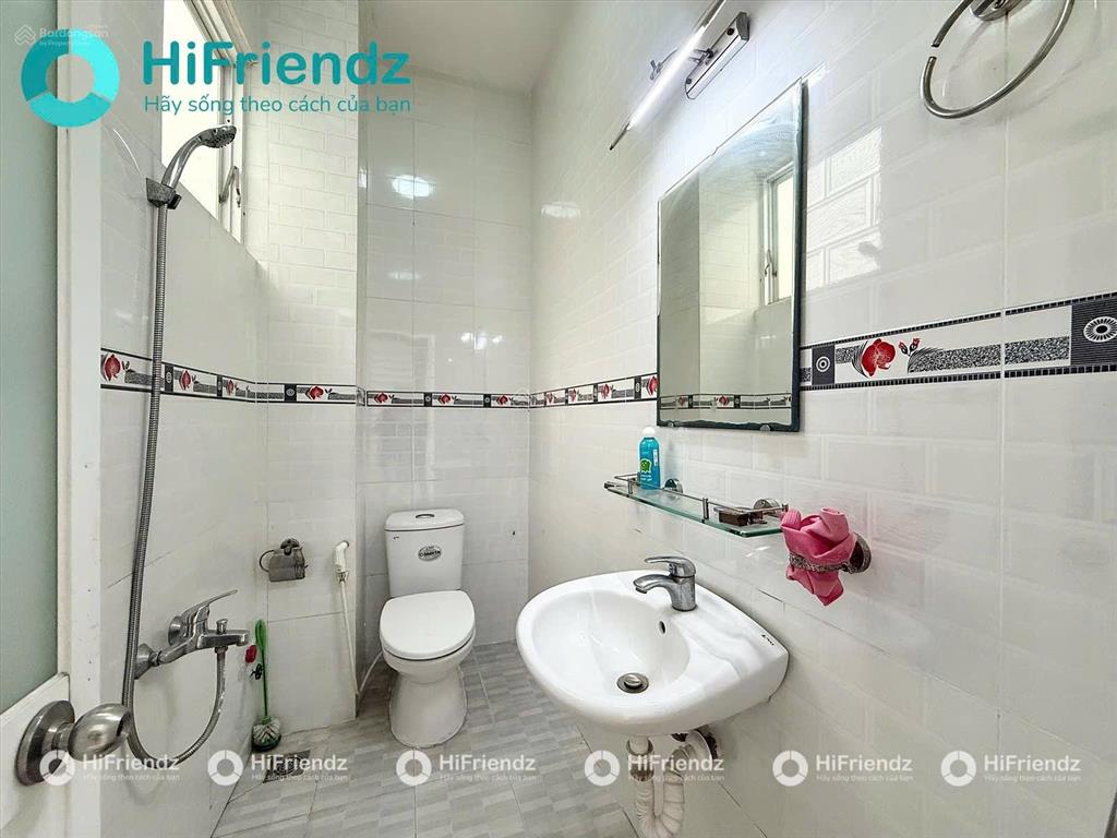 Cho thuê 2 phòng ngủ ban công full nội thất ngay công viên làng hoa
