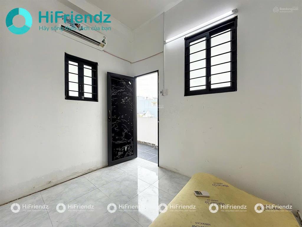 Cho thuê 2 phòng ngủ ban công full nội thất ngay công viên làng hoa