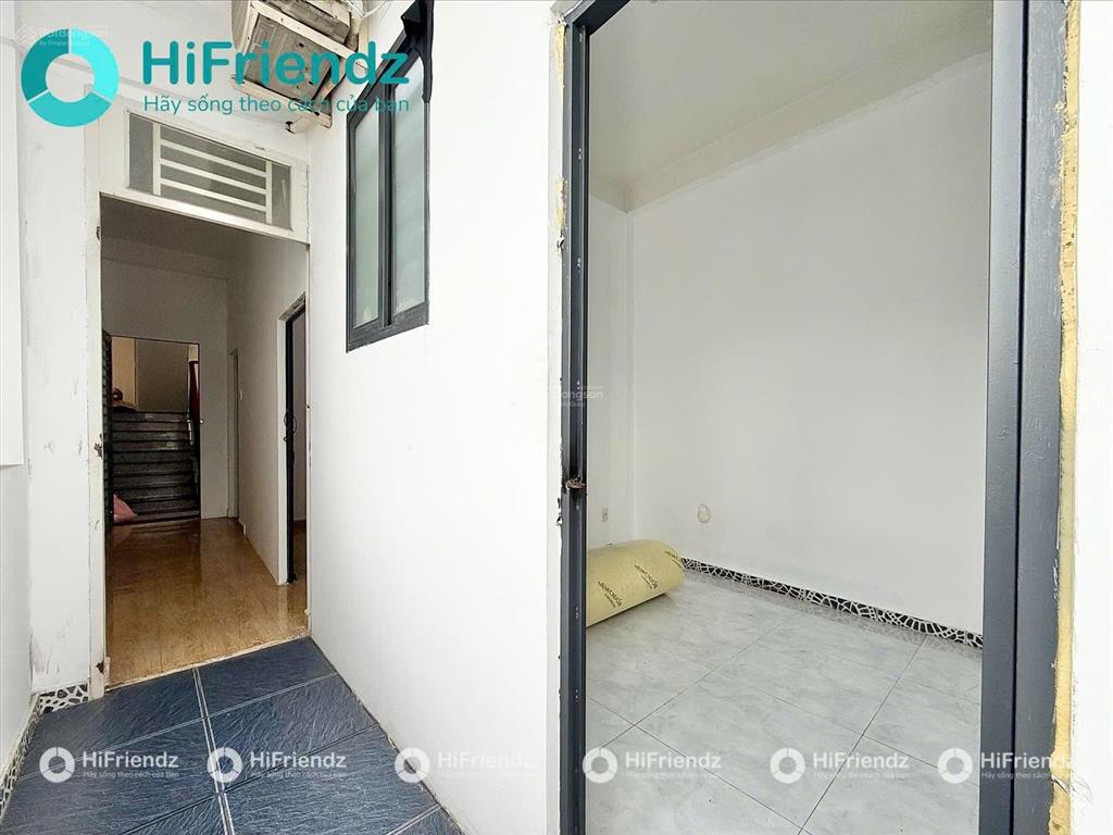 Cho thuê 2 phòng ngủ ban công full nội thất ngay công viên làng hoa