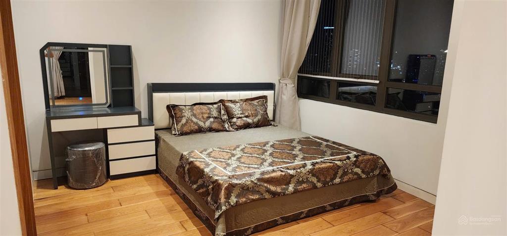 Chị gái tôi muốn bán nhanh căn hộ iph xuân thuỷ 2n 92,71m giá rẻ chỉ 10,5 tỷ.  0971 461 ***