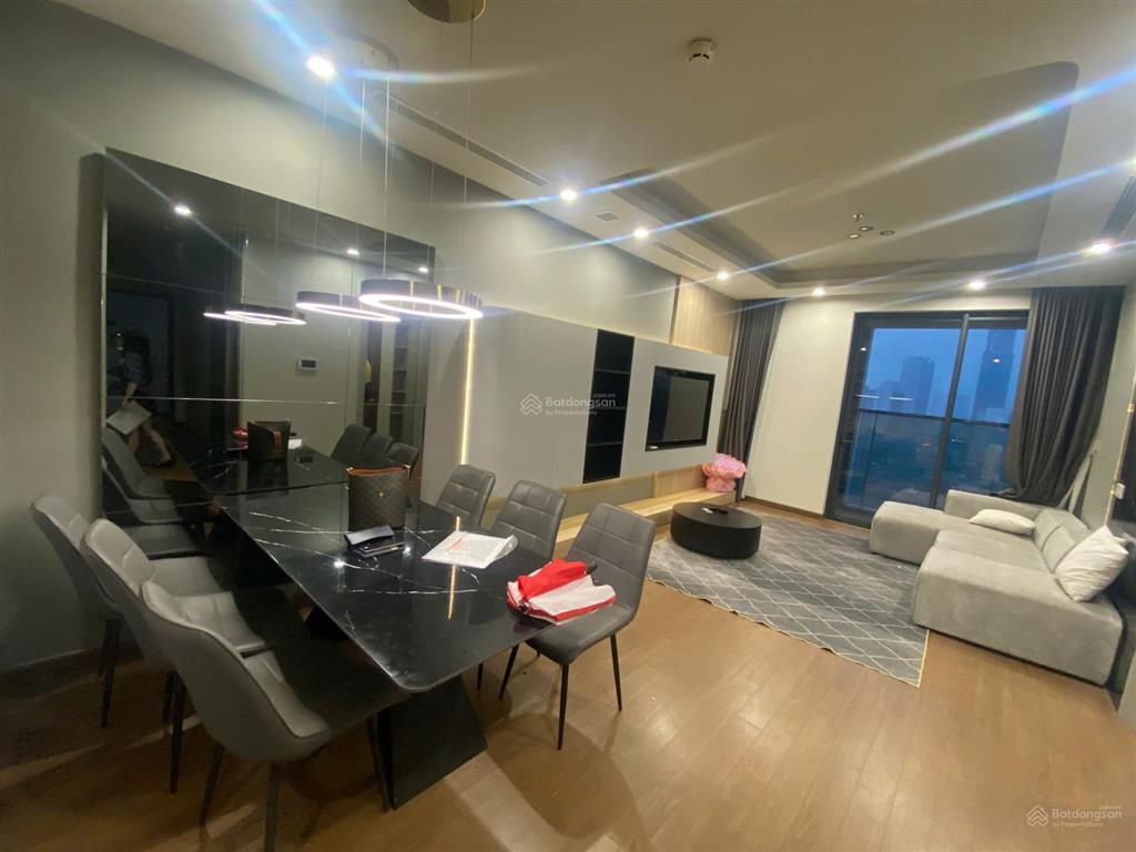 Tôi muốn bán căn hộ the matrix one 2pn, giá 8,9 tỷ.  0971 461 ***