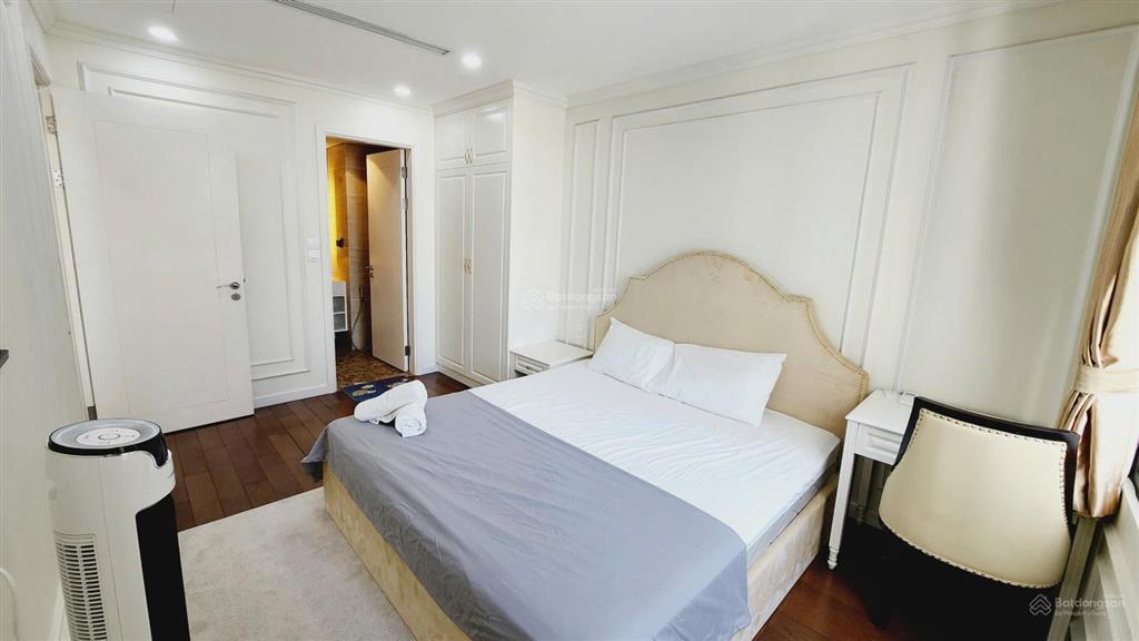 Do cần vốn kinh doanh nên tôi muốn bán căn hộ vinhomes d'capitale 3pn 10 tỷ.  0971 461 ***