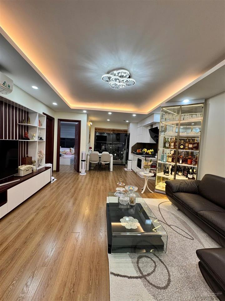 Chính chủ cần bán gấp căn hộ 219 trung kính 2n giá 6tỷ.  0971 461 ***