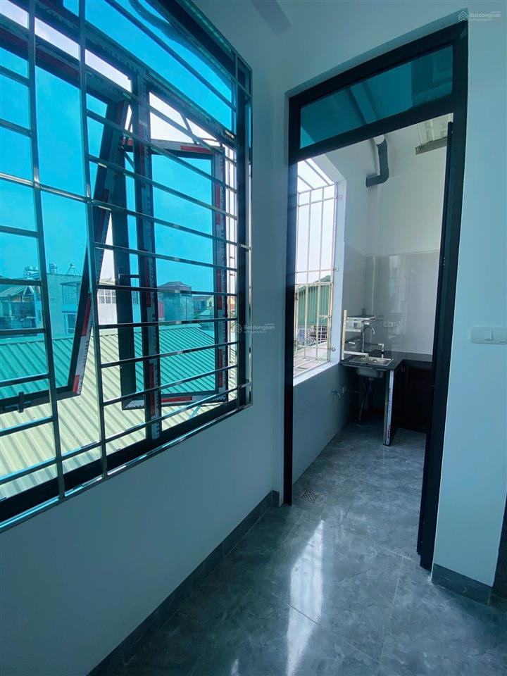 Siêu phẩm ccmn 30m2 có gác xép. full đồ, bếp riêng ngoài ban công tại lĩnh nam