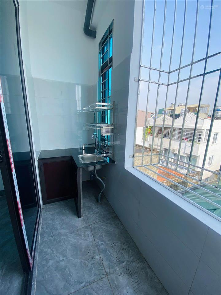 Siêu phẩm ccmn 30m2 có gác xép. full đồ, bếp riêng ngoài ban công tại lĩnh nam