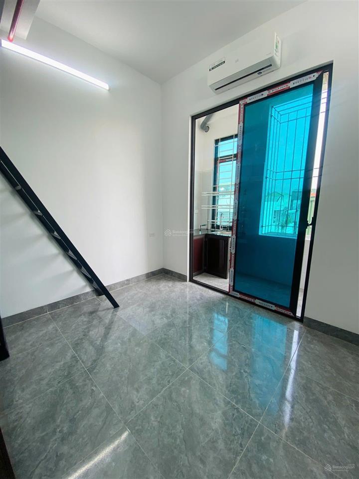 Siêu phẩm ccmn 30m2 có gác xép. full đồ, bếp riêng ngoài ban công tại lĩnh nam