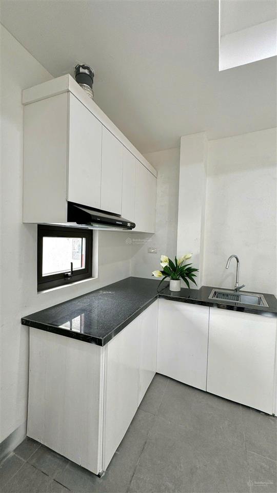 Siêu phẩm ccmn 30m2 full đồ, phòng rộng, ban công thoáng tại định công gần bkx