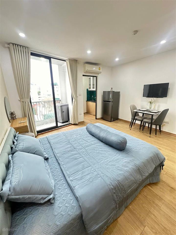 Siêu phẩm ccmn 32m2 full đồ bếp tách riêng, ban công, máy giặt. ô tô đỗ cửa tại đông tác