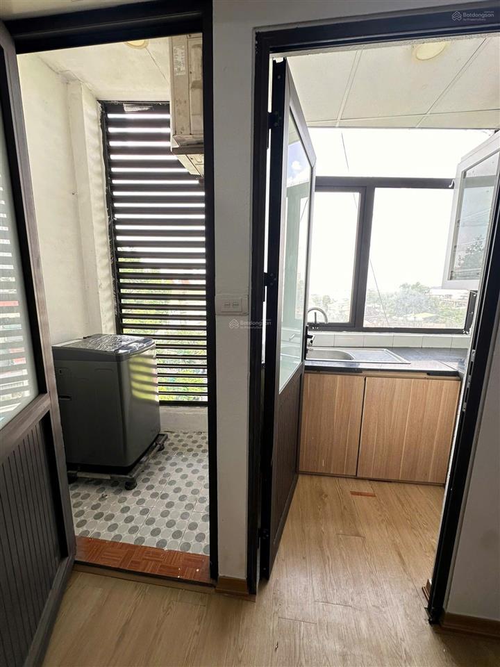 Siêu phẩm ccmn 32m2 full đồ bếp tách riêng, ban công, máy giặt. ô tô đỗ cửa tại đông tác
