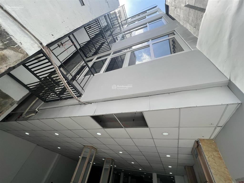 Cho thuê nhà nguyên căn mặt tiền 1 trệt 4 lầu dt 8x18m nở hậu 12m,số 9 trương quốc dung, phú nhuận