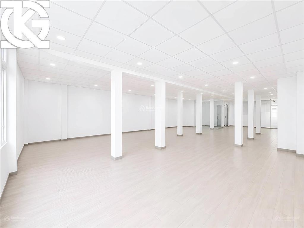 Cho thuê nhà nguyên căn mặt tiền 1 trệt 4 lầu dt 8x18m nở hậu 12m,số 9 trương quốc dung, phú nhuận