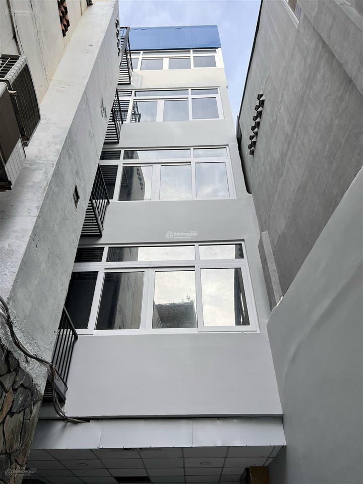 Cho thuê nhà nguyên căn mặt tiền 1 trệt 4 lầu dt 8x18m nở hậu 12m,số 9 trương quốc dung, phú nhuận