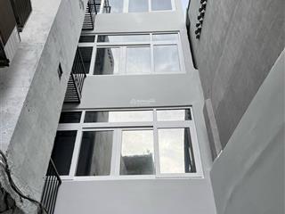 Cho thuê nhà nguyên căn mặt tiền 1 trệt 4 lầu dt 8x18m nở hậu 12m,số 9 trương quốc dung, phú nhuận