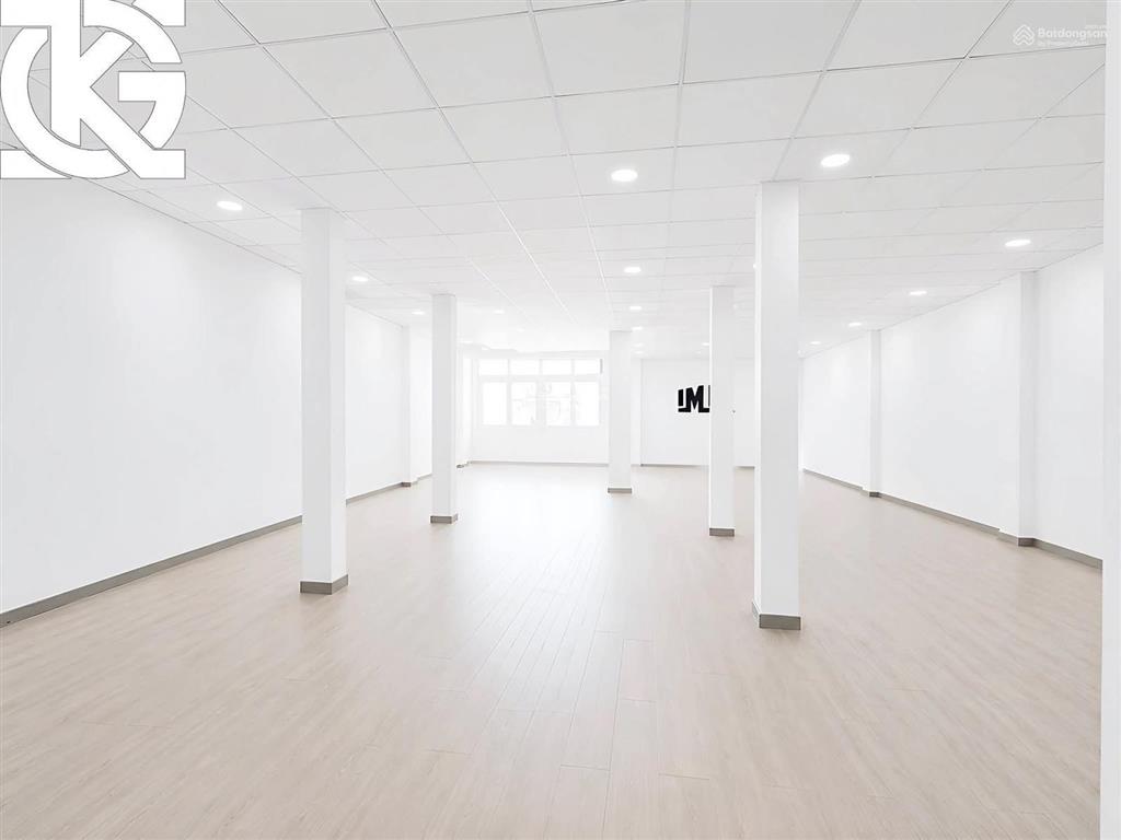 Cho thuê nhà nguyên căn mặt tiền 1 trệt 4 lầu dt 8x18m nở hậu 12m,số 9 trương quốc dung, phú nhuận