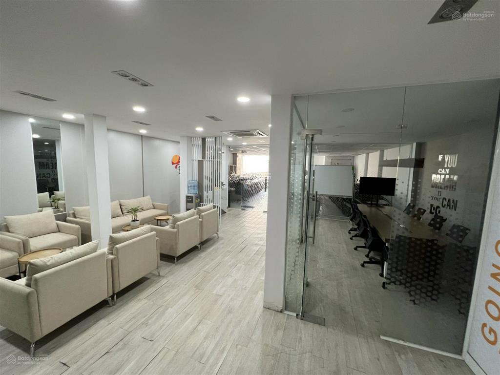 Cho thuê nhà nguyên căn mặt tiền 1 trệt 4 lầu dt 8x18m nở hậu 12m,số 9 trương quốc dung, phú nhuận