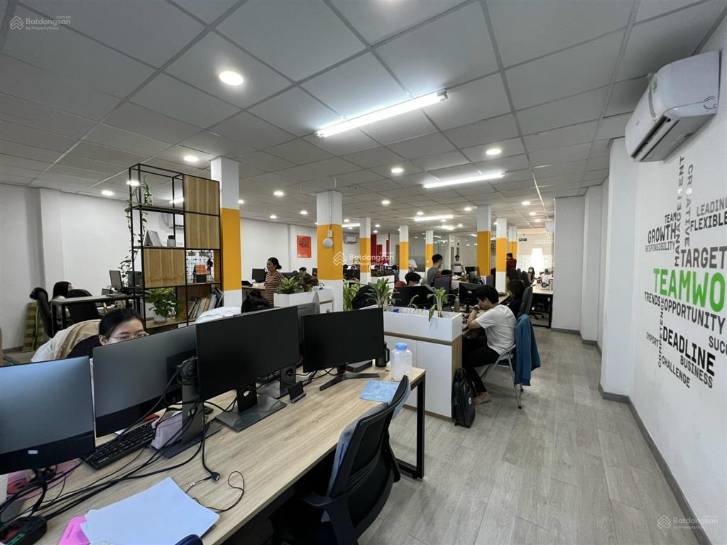 Cho thuê nhà nguyên căn mặt tiền 1 trệt 4 lầu dt 8x18m nở hậu 12m,số 9 trương quốc dung, phú nhuận