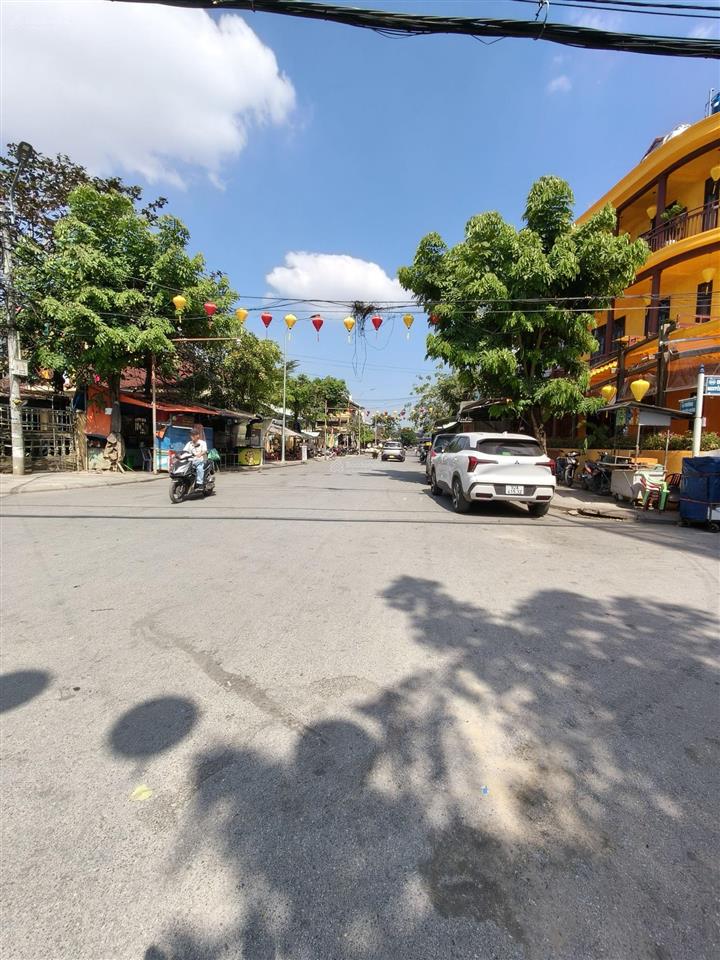 Chủ cần tiền  bán gấp nhà 3 tầng mặt tiền chợ đêm hội an