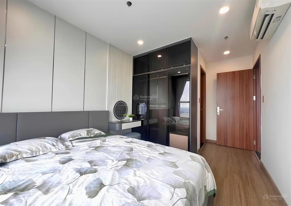 Gần sân bay (xả lỗ) ,nguyễn bỉnh khiêm 50m, 2tỷ, 2pn,shr,vay 70%, full nt cao cấp, cho thuê 15tr