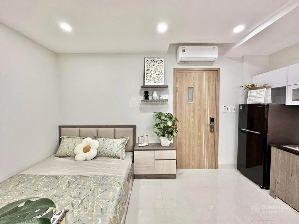 Bán chung cư 2pn, 50m2 tại nguyễn văn đậu, 2 tỷ giá ưu đãi, nhiều tiện ích, full nội thất, vay 70%
