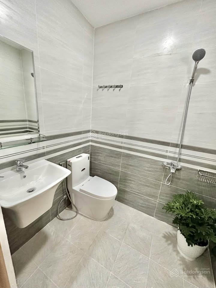 Bán chung cư 2pn, 50m2 tại nguyễn văn đậu, 2 tỷ giá ưu đãi, nhiều tiện ích, full nội thất, vay 70%