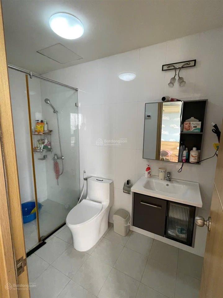Cần cho thuê căn hộ sky center. dt 129m2, 3pn, 3wc. giá 25tr/th.  0365 695 ***