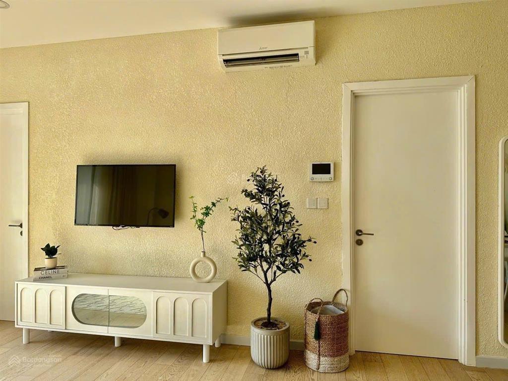 Cần cho thuê căn hộ kingston residence. dt 82m2, 2pn, 2wc. giá 19tr/th.  0365 695 ***