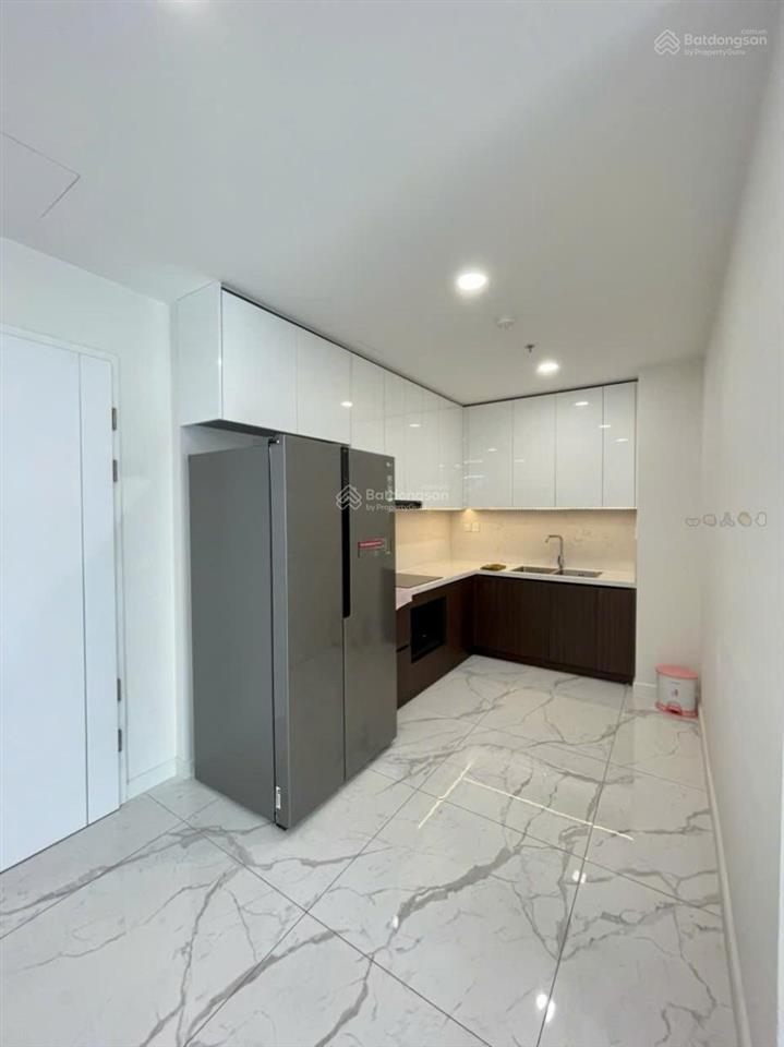 Cần cho thuê gấp căn hộ đẹp ở gold view. dt 80m2, 2pn, 2wc. giá 20tr/th.  0365 695 ***
