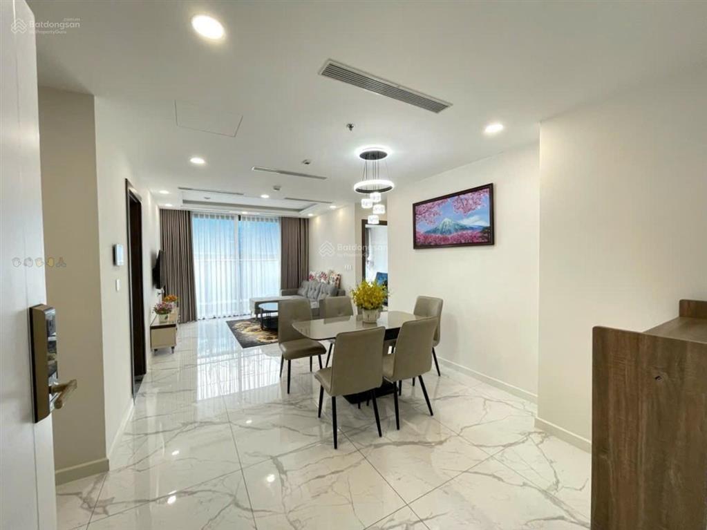 Cần cho thuê gấp căn hộ đẹp ở gold view. dt 80m2, 2pn, 2wc. giá 20tr/th.  0365 695 ***
