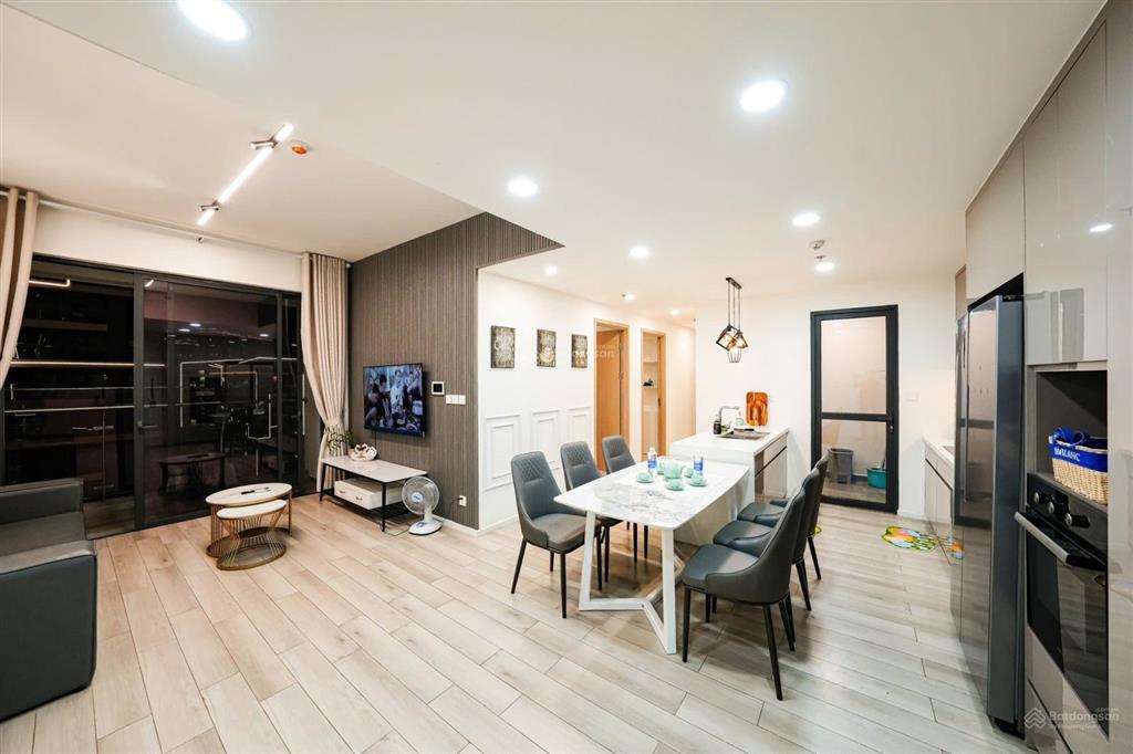 Cần cho thuê gấp căn hộ sky center. dt 80m2, 2pn, 2wc. giá 16tr/th.  0365 695 ***
