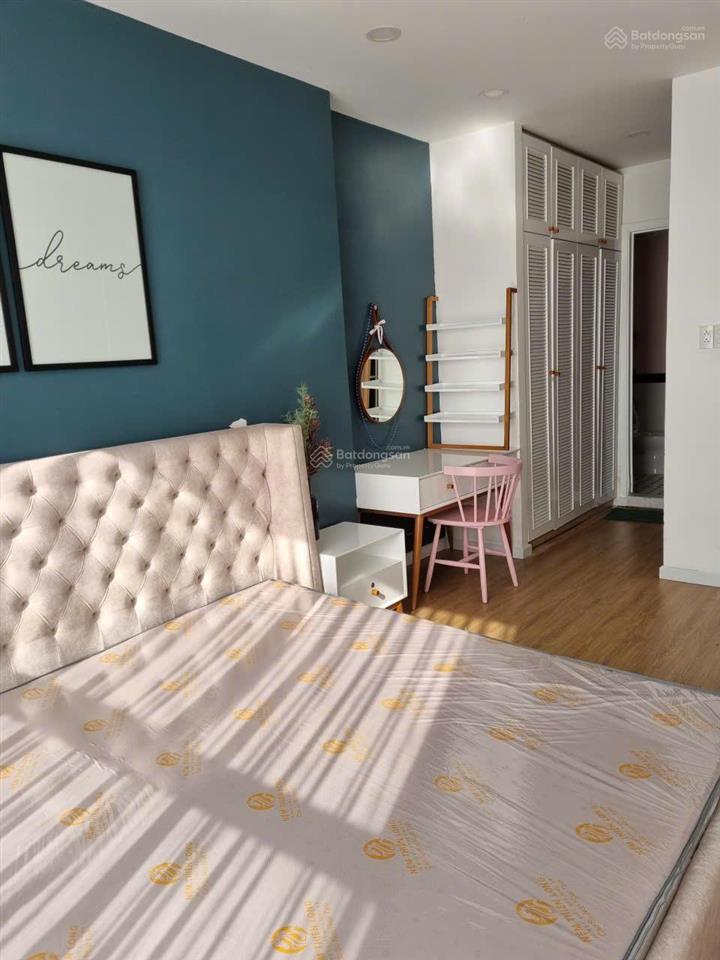 Cần cho thuê gấp căn hộ kingston residence. dt 74m2, 2pn, 2wc. giá 22tr/th.  0365 695 ***