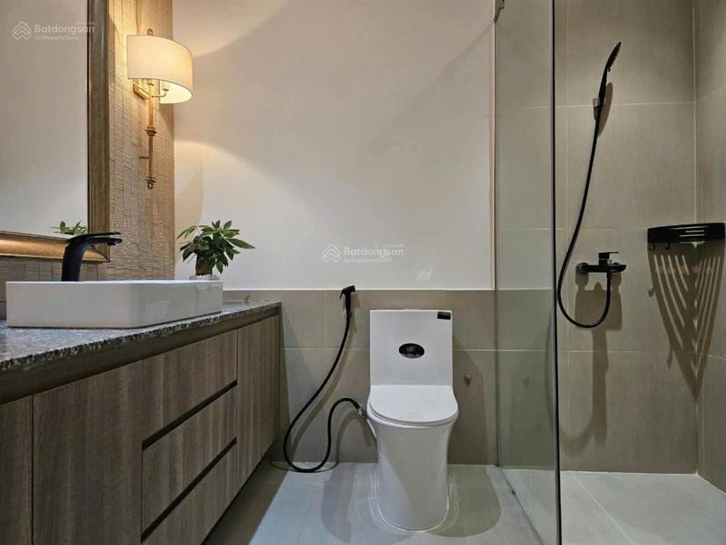 Cần cho thuê gấp căn hộ sky center. dt 36m², officetel, 1wc. giá 12tr/th.  0365 695 ***