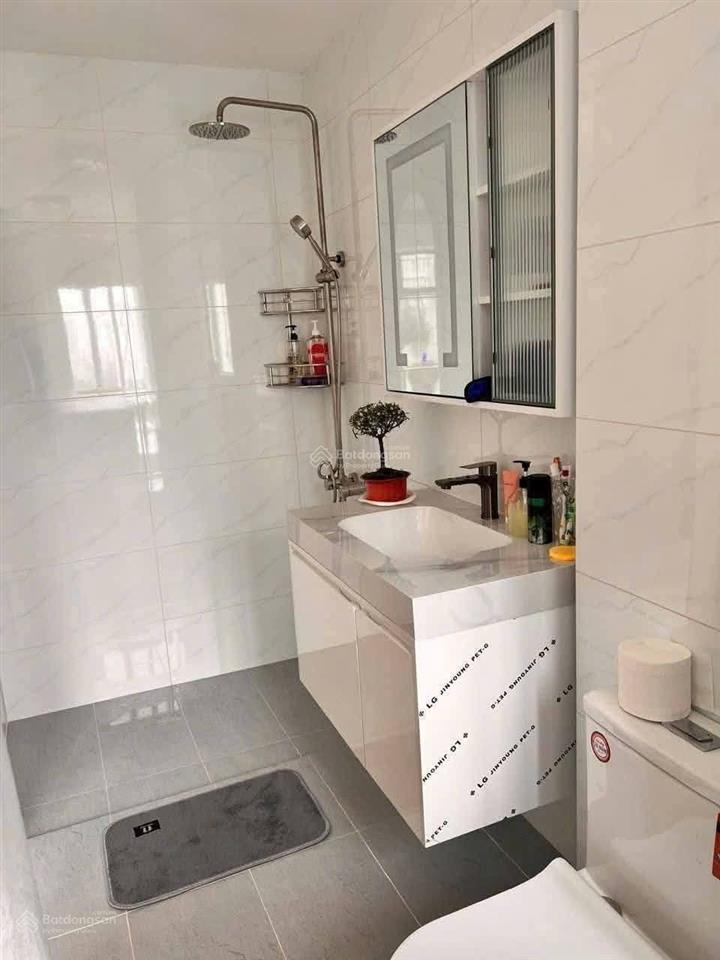 Cần cho thuê căn hộ garden gate. dt 74m2, 2pn, 2wc. giá 18tr/th.  0365 695 ***