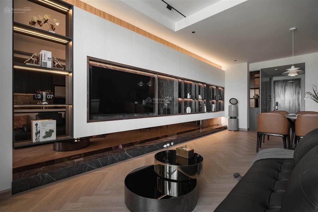 Cần cho thuê gấp căn hộ cao cấp vinhomes ba son. dt 61,5m2, 2pn, 1wc. giá 28tr/th.  0365 695 ***