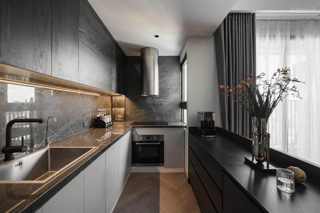 Cần cho thuê gấp căn hộ cao cấp vinhomes ba son. dt 61,5m2, 2pn, 1wc. giá 28tr/th.  0365 695 ***