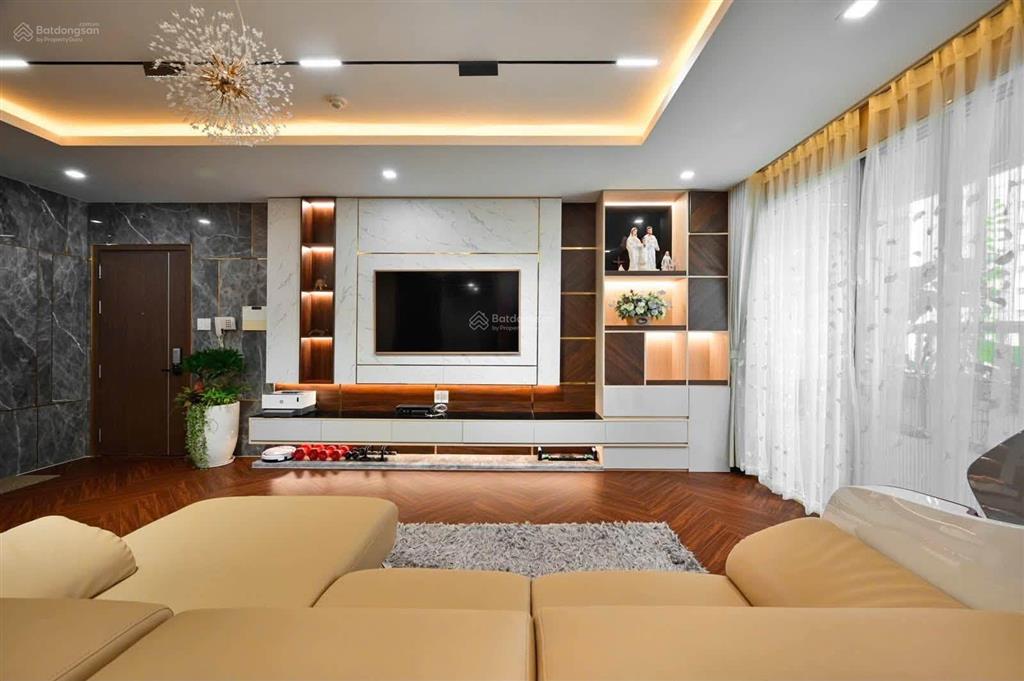 Cần cho thuê gấp penhouse tại cao ốc bmc quận 1. dt 189m2, 2pn, 2wc. giá 22tr/th.  0365 695 ***