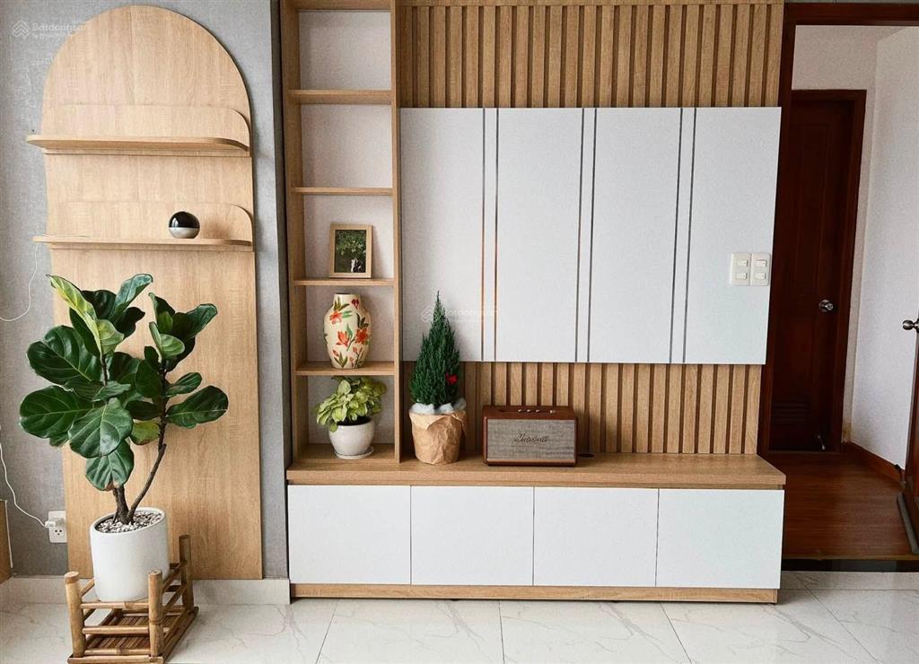 Cần cho thuê gấp chung cư vạn đô. dt 86m2, 2pn, 2wc. giá 15tr/th.  0365 695 ***